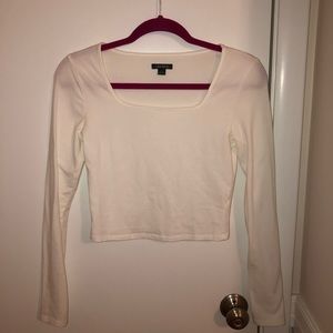 Thin, white cropped long sleeve